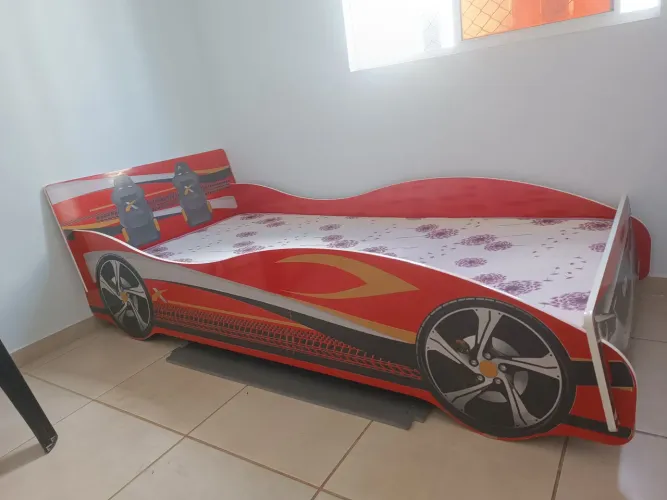 Cama Infantil + Colchão (Carros)