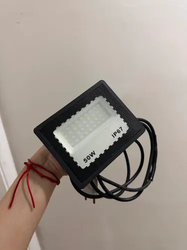 Refletor LED 50W IP67 - portátil, potente e cabo alongado