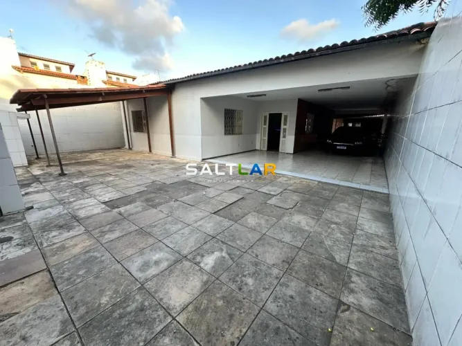 CASA PLANA AMPLA NO CASTELÃO - 3 QUARTOS, 6 VAGAS - R$650.000,00