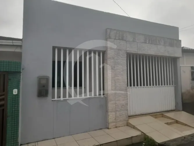 Casa Recém Reformada à Venda - Bairro Cirurgia