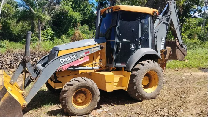 Retroescavadeira Jhon deere 
