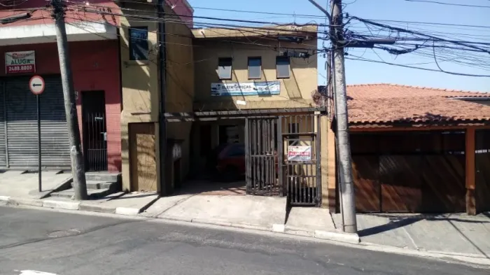 PREDIO EM CUMBICA (BASE AÉREA) COM 3 PAVIMENTOS, 3 SALAS COMERCIAIS, LOJA E UM APARTAMENTO