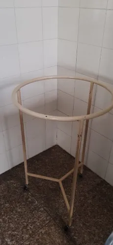 Suporte para Hamper / saco de roupa suja hospitalar