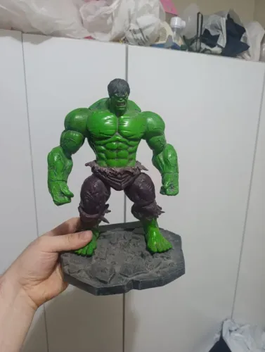 Hulk Marvel select, articulações um pouco frouxas