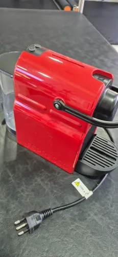 Cafeteira Nespresso Inissia - Usada em Excelente Estado!