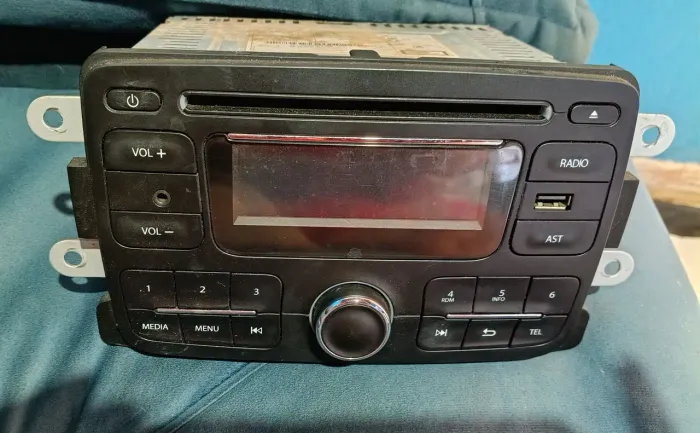 Vende -se aparelho de som automotivo original do Renault Logan