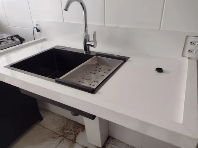 Pias de cozinha, bancadas, lavatórios e nichos em porcelanato