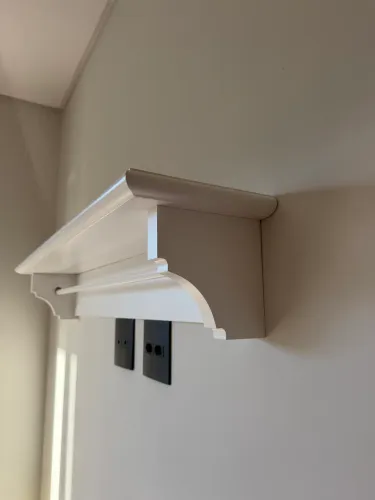 Prateleira para quarto de bebê