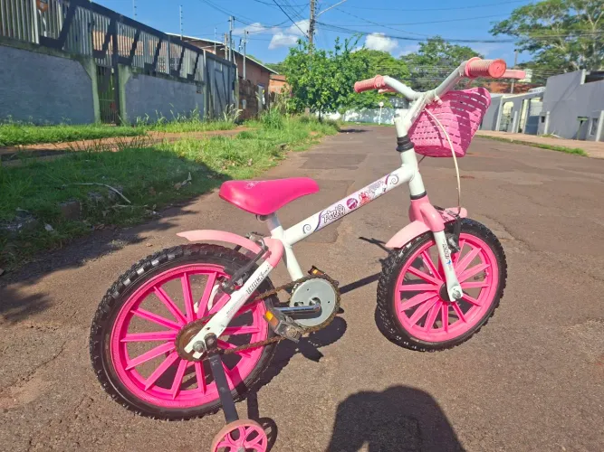 Bicicleta infantil aro 16 em bom estado.