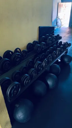 Jogo de dumbells  pegada emborrachada 6kg a 24kg com suporte
