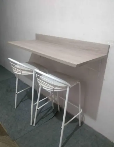 Balcão MDF suspenso sem as banquetas
