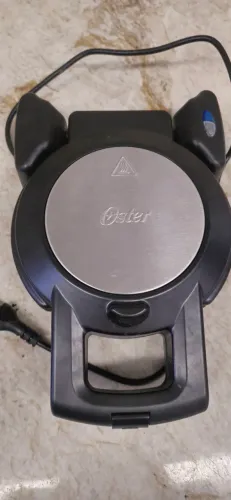 Máquina de Waffle Oster Perform 180 - 127V