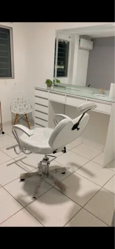 Vendo cadeira profissional de maquiagem e cabelo