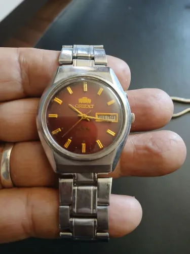 Relogio orient anos 80 mostrados vermelho funcionando 100%