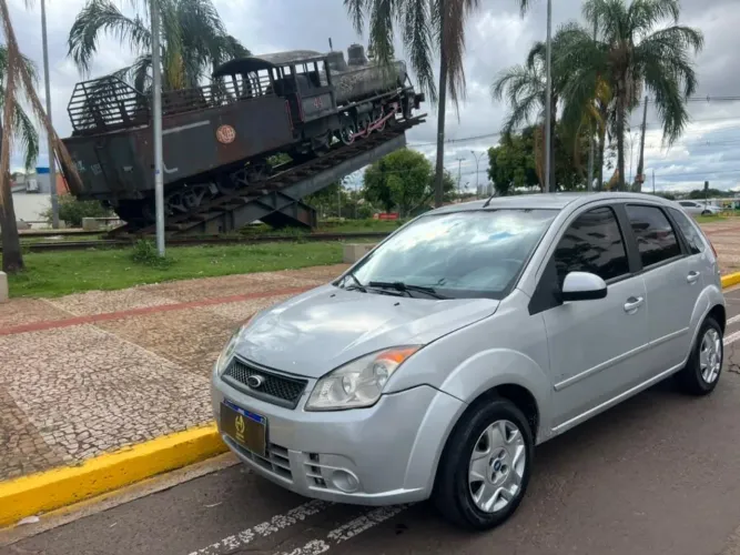 Ford Fiesta 1.0 Rocam SE Plus Hatch 8V Flex 4P Manual 2009