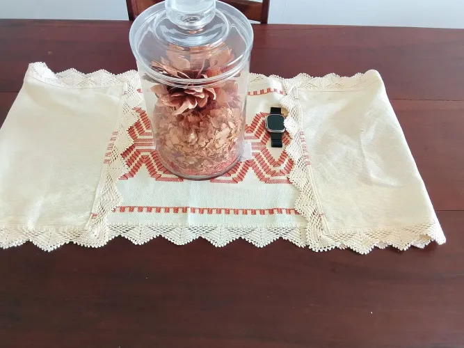 Vendo uma mesa com seis cadeiras toda em madeira IPÊ!