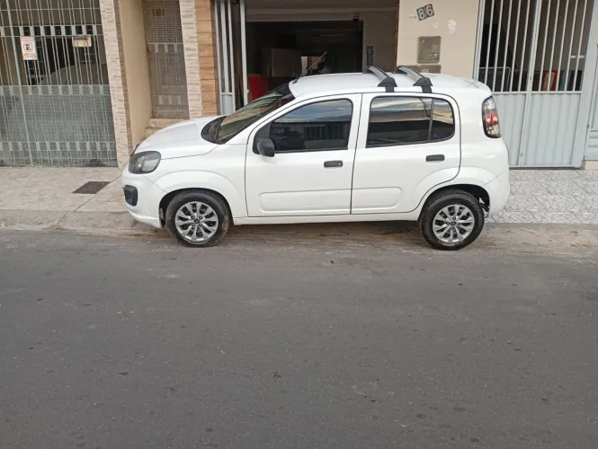 Fiat Uno Attractive 1.0 EVO Fire Flex 8V 5P 2020