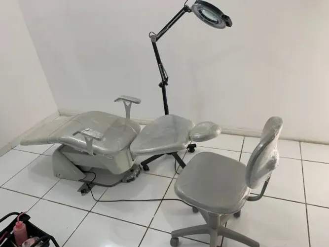 Cadeira automatica GNATUS para podologia; estetica etc