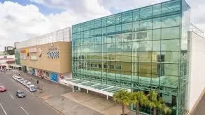 5 vagas de atendente em restaurante do Shopping São José