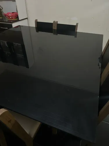 Mesa de vidro oito lugares 1x40 por 1x40 em ótimo estado 