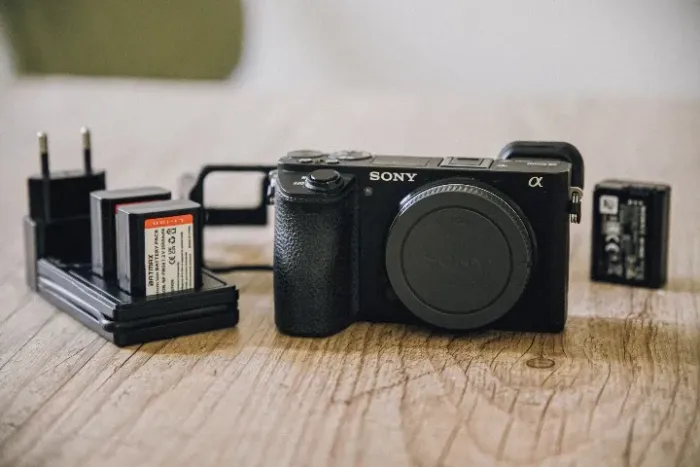 Câmera Sony A6500 (Corpo) + Cage SmallRig + 3 Baterias (Impecável)