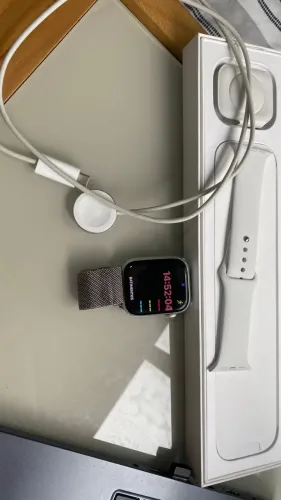 Apple Watch séries 8 - 45mm / 83% bateria
