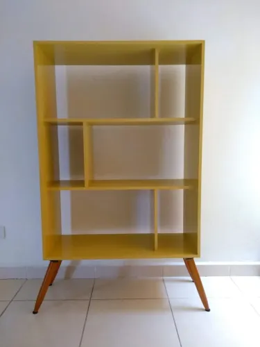 Rack e estante retrô pés de madeira
