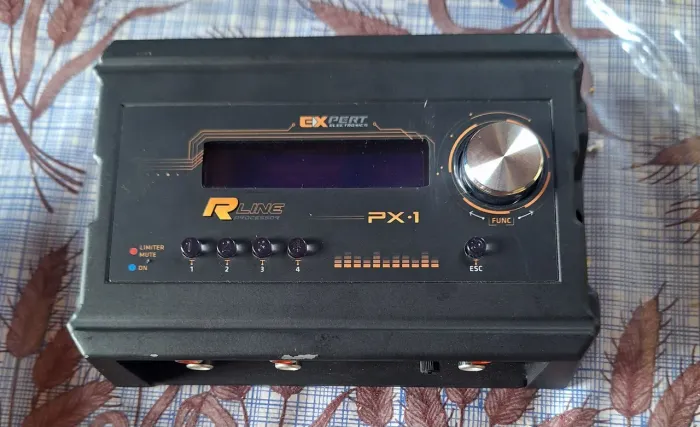 Processador de áudio Expert Px-1 com a caixa 