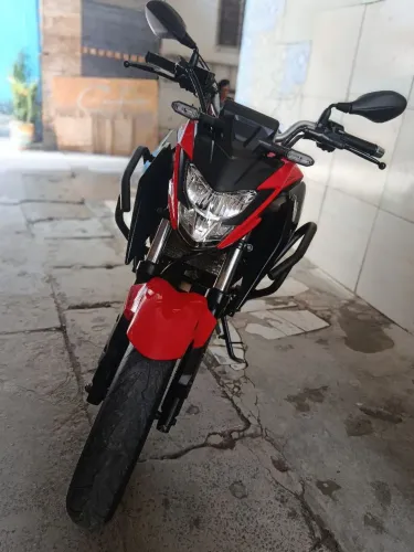Vendo uma moto CB300
