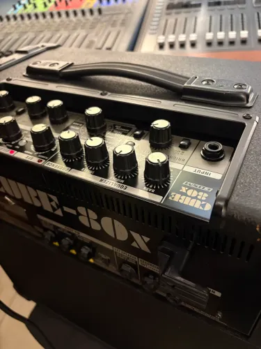 Amplificador Roland Cube 80x