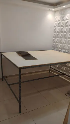 Vendo está mesa para produção 