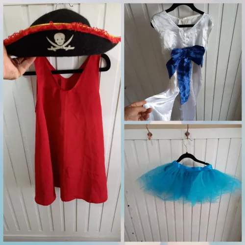 Fantasias Infantis  (Piratinha/ macacão  branco/ saia de Tuke azul