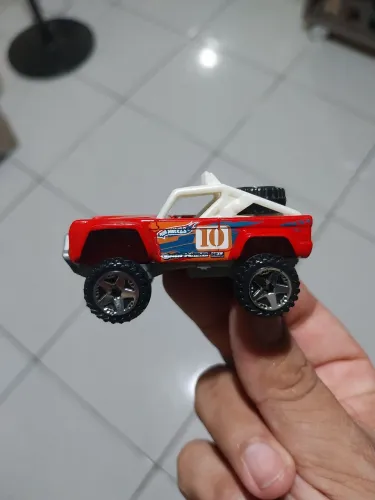 Hot Wheels Custom Ford Bronco série HW Racing vermelho