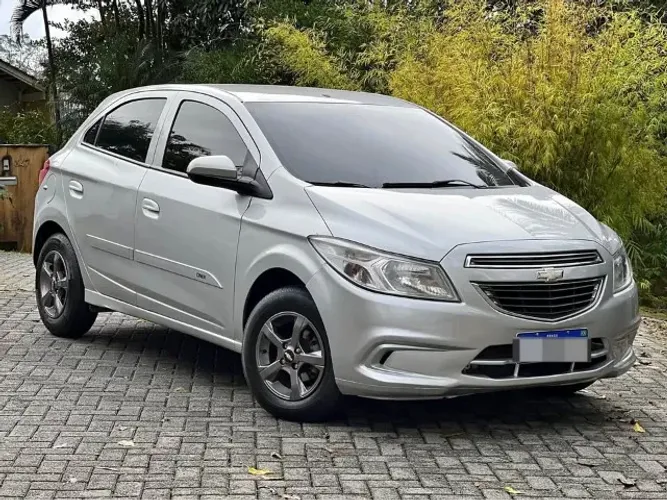 Chevrolet Onix Hatch LT 1.0 8V Flex Power Mec. 4P 2015