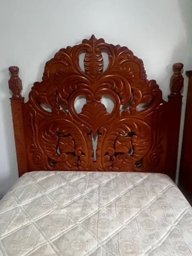 Cama de Casal em Madeira Maciça Cerejeira - Entalhada