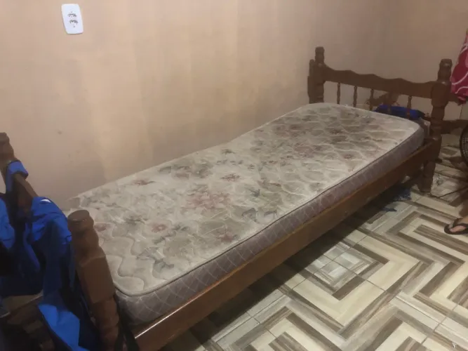Cama mais colchão de solteiro