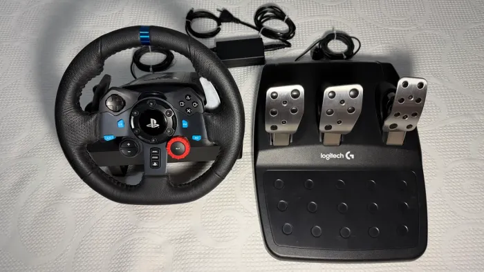 Volante Logitech G29 Driving Force para PS5, PS4, PS3 e PC