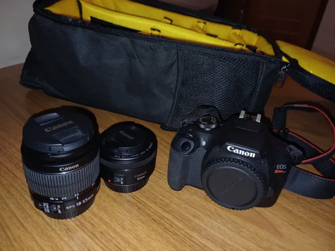 Canon Eos T7 com lente de kit e lente 50mm