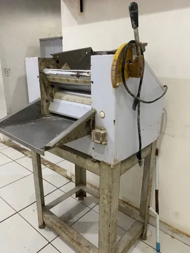 Marquinas para padaria , cilindro, masseira,modeladora, divisoura , forno, 3 armários 