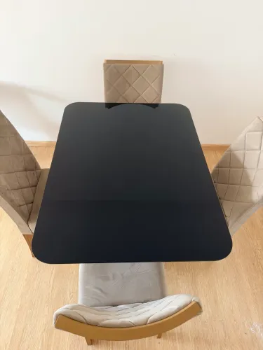 Mesa de Jantar com Tampo de Vidro Preto + 4 Cadeiras 