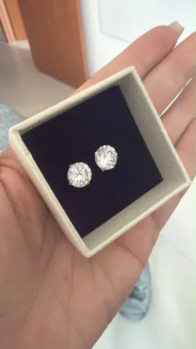 Brinco ouro 18k com pedra em zircônia