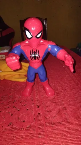 Boneco homem aranha