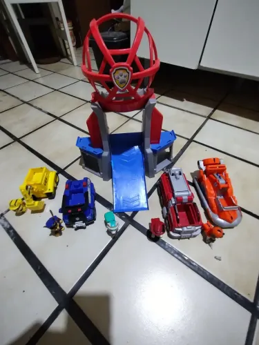 Torre e carros patrulha canina