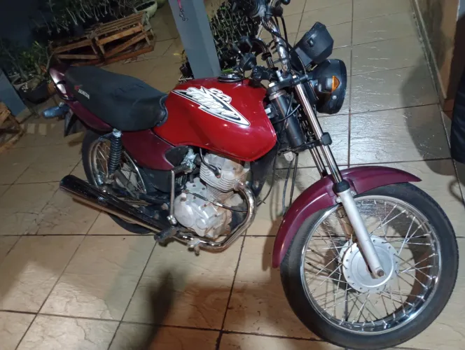 Vendo Titan KS 125 ano 2003 modelo 2004
