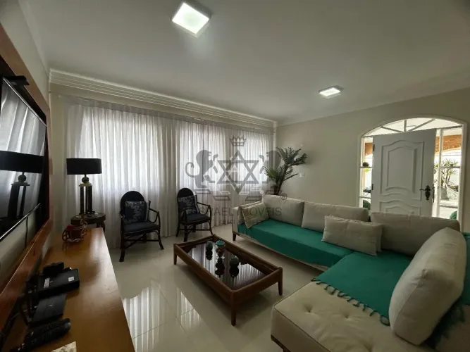Casa à venda "MOBILIADA" a 200 metros da praia, 4 Dormitórios sendo 2 suítes com 550m² AT