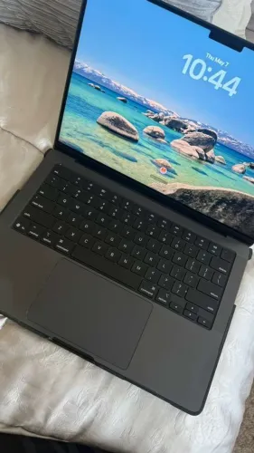 Macbook pro M5 novinho usado 2 vezes