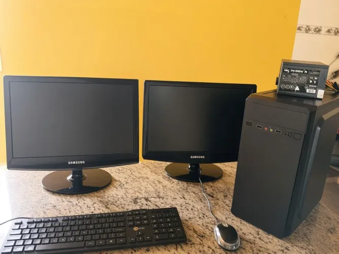 Vendo Pc completo e com 2 monitores