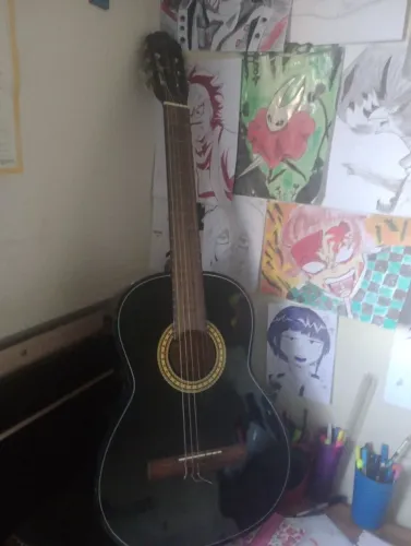 Violão semi novo