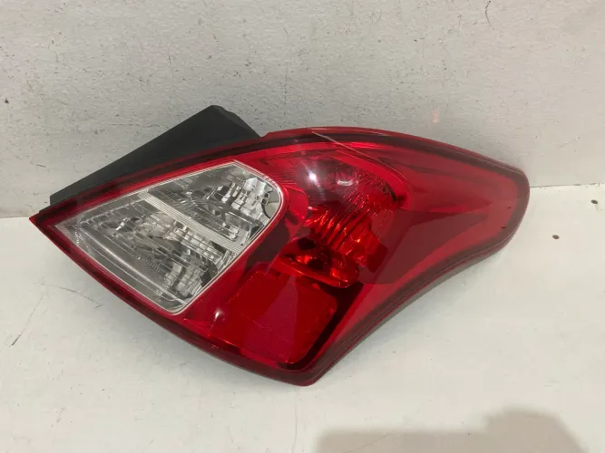 Lanterna Traseira Nissan Versa 2013 2014 2015 2016 2017 2018 2019  Lado Direito Original 