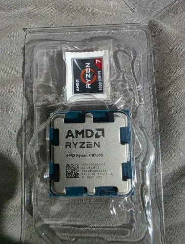Amd ryzen 7 8700g novo.